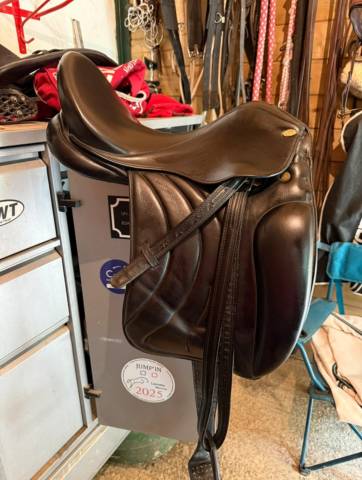 Selle de dressage 