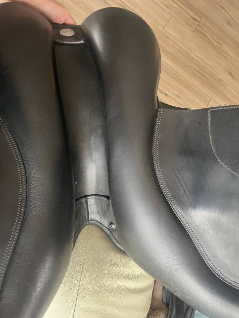 Selle bâtes 17 pouces cuir noire