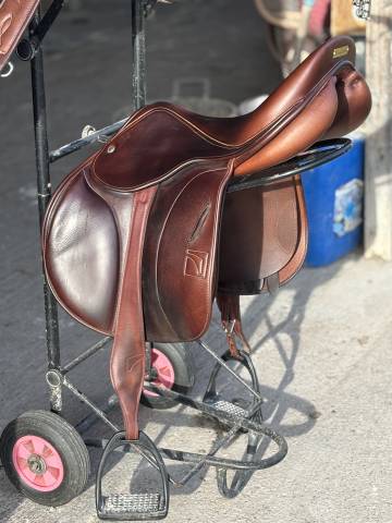 Selle childeric de 2023 - 18"