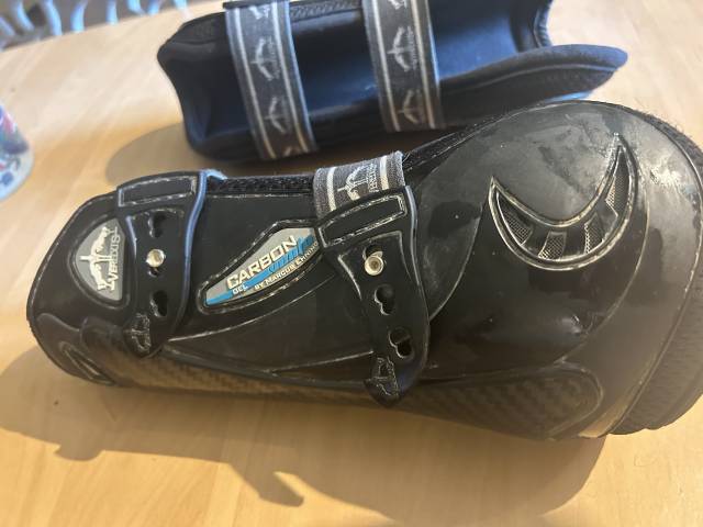 Vends guêtres et protège boulet Veredus Carbo gel