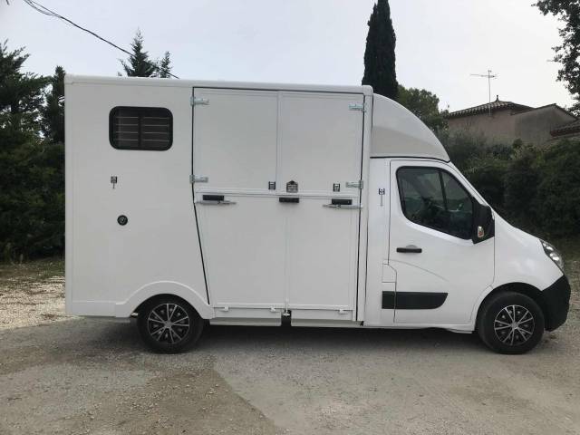 Renault master 97 500 kms carrosserie chevaux neuve