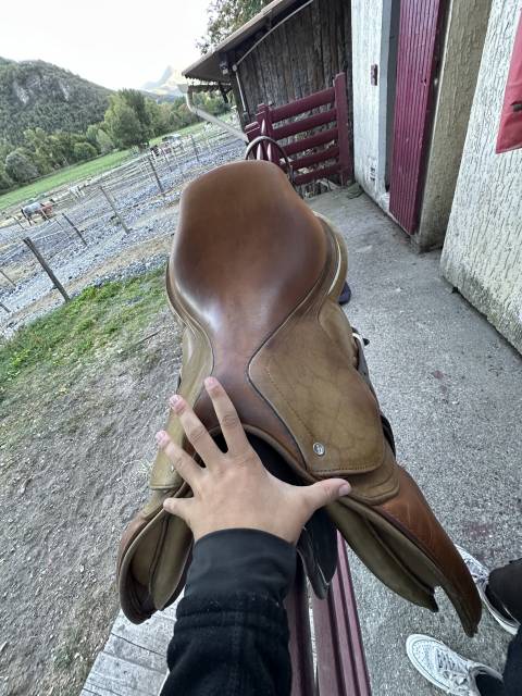 Selle GBS semi creuse 17.5