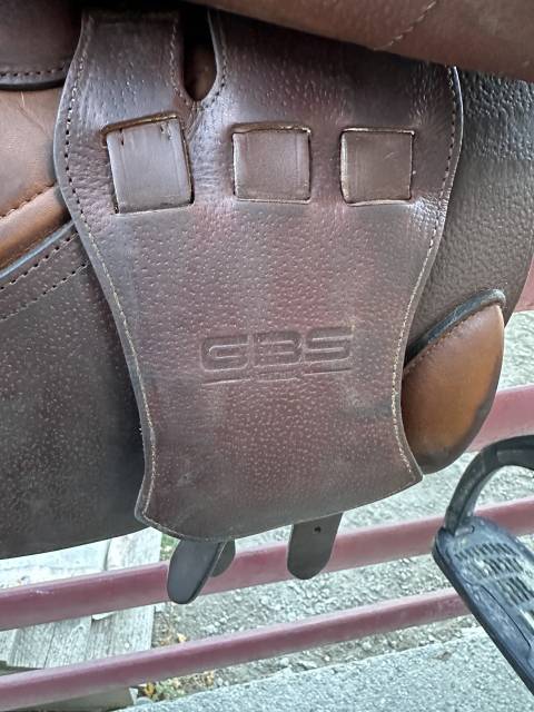 Selle GBS semi creuse 17.5