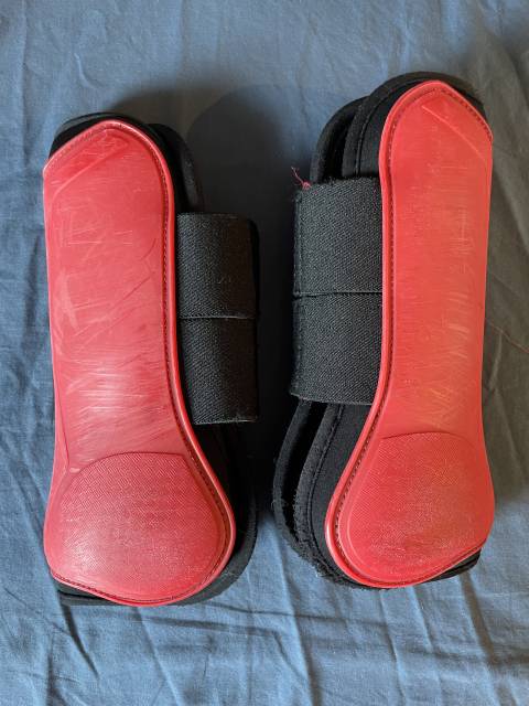 Ensemble guêtres et protèges-boulets rouges