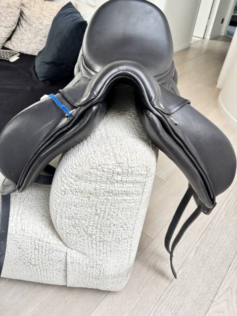 Selle dressage  CWD 18’´noire neuve 