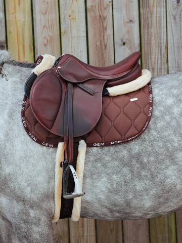 Tapis de selle LOVE Obstacle Marron Chocolat - GEM