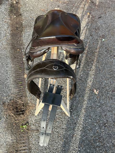 Selle Treadstone Auxonne 17″ + accessoires