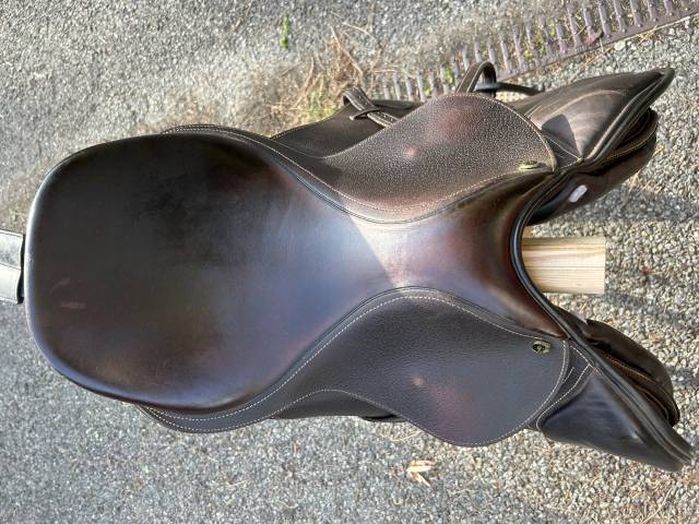 Selle Treadstone Auxonne 17″ + accessoires