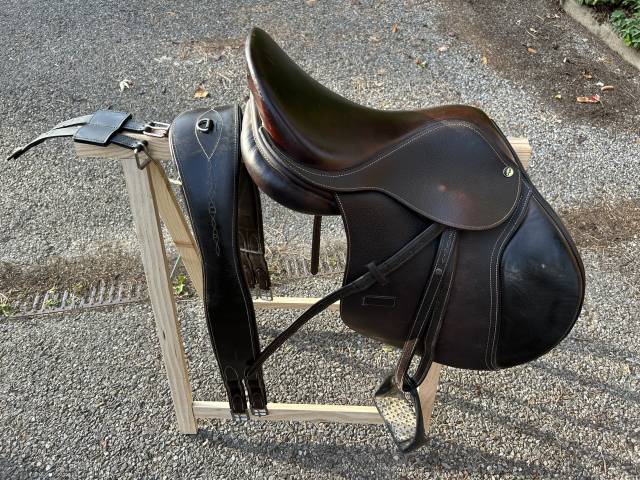 Selle Treadstone Auxonne 17″ + accessoires