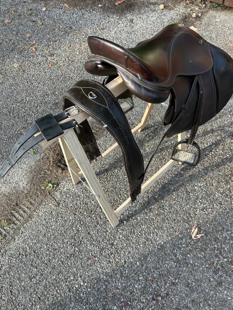 Selle Treadstone Auxonne 17″ + accessoires