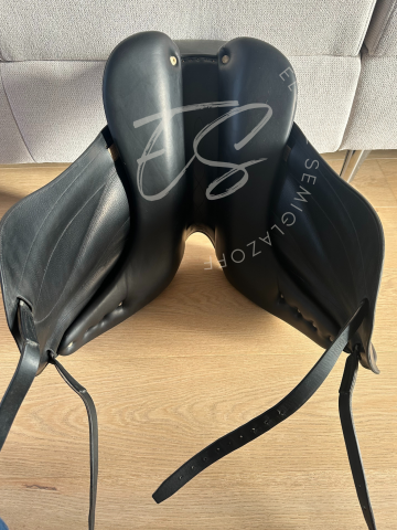 Selle de dressage Antares modèle Concept