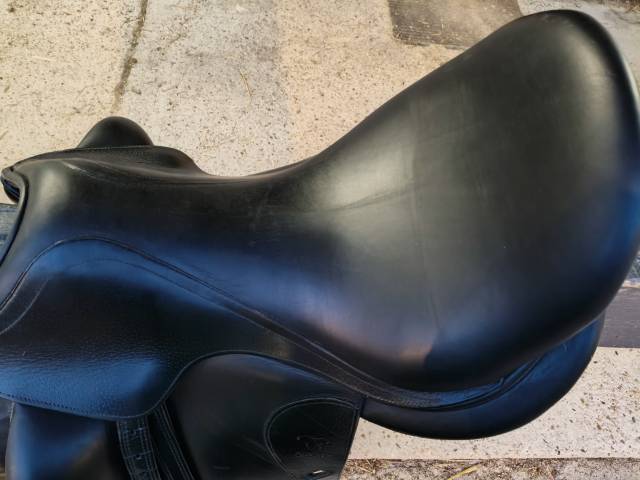 Selle de dressage Antares 17.5
