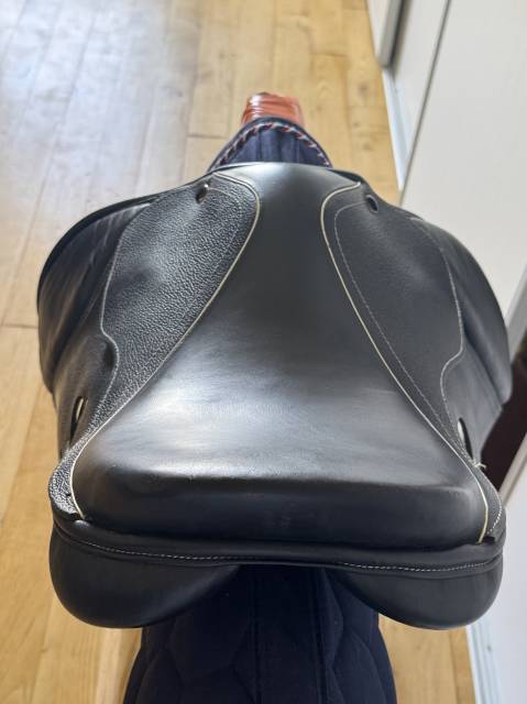 Selle mixte en cuir noir 16,5 pouces