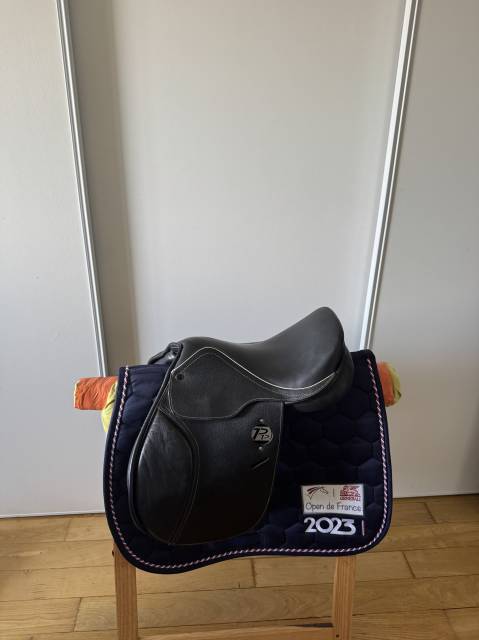 Selle mixte en cuir noir 16,5 pouces