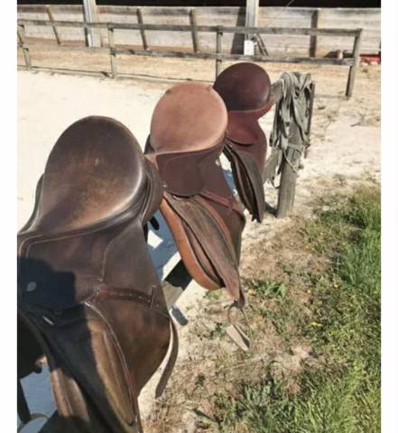 Lot de selles en cuir