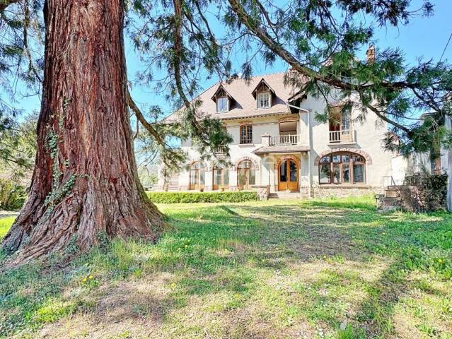 Batisse type manoir - thizy