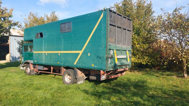 Camion 6 chevaux 5 passagers