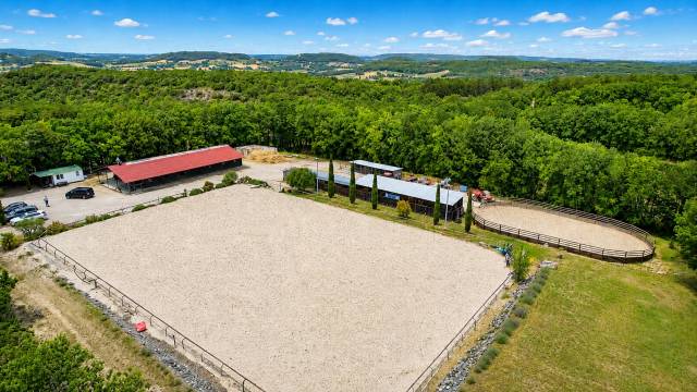 Valeilles - ecurie 20 boxes - 12 ha - 
