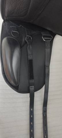 Selle dressage T8 Haut Garrot Thorowgood 17.5