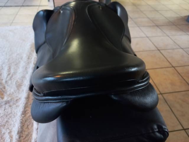 Selle CSO cuir doublé 16,5