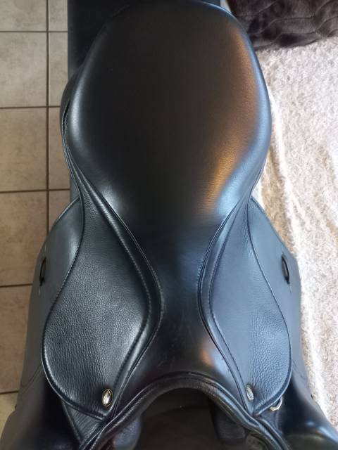 Selle CSO cuir doublé 16,5