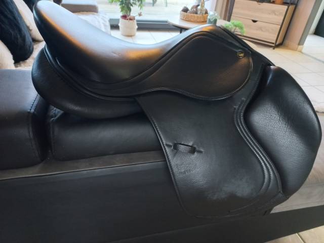 Selle CSO cuir doublé 16,5