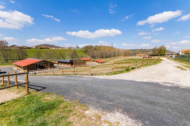 Charmante petite écurie fonctionnelle – sud lyon (69)