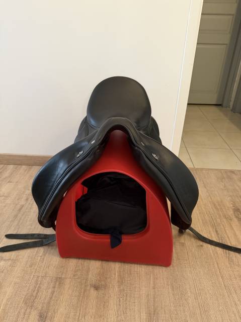 Selle dressage devoucoux makila Lab 17”5