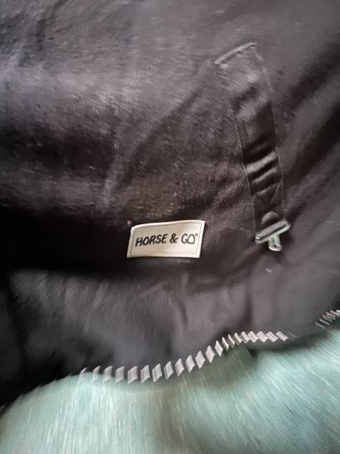 Couverture polaire noir neuve 105