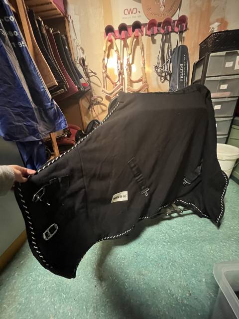 Couverture polaire noir neuve 105