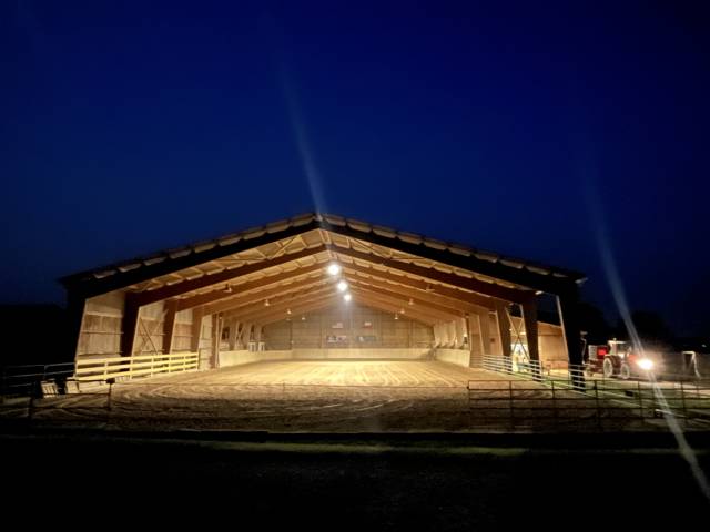 Pension chevaux dans écurie western et loisirs