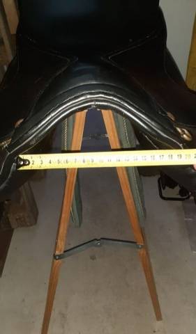 Selle en cuir noire taille 17,5