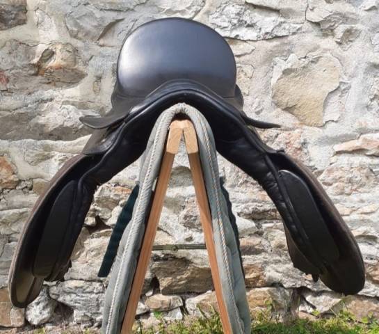 Selle en cuir noire taille 17,5