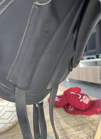 Urgent selle de dressage cwd