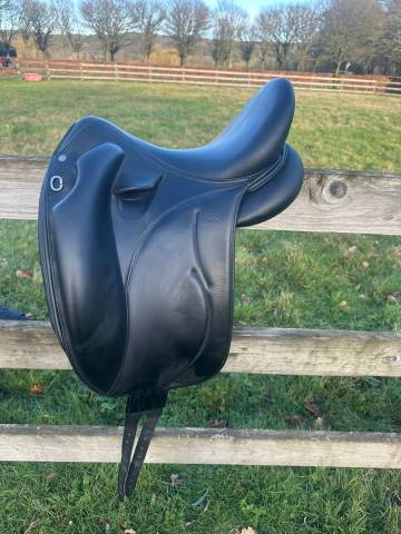 Selle de dressage devoucoux top état 