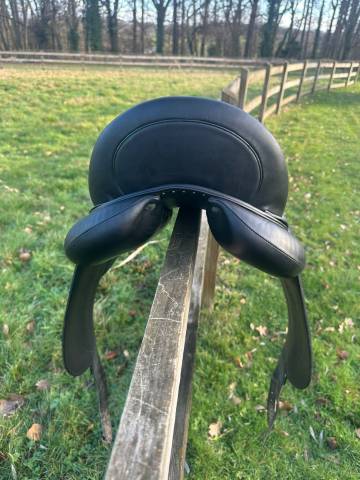 Selle de dressage Devoucoux top &eacute;tat 