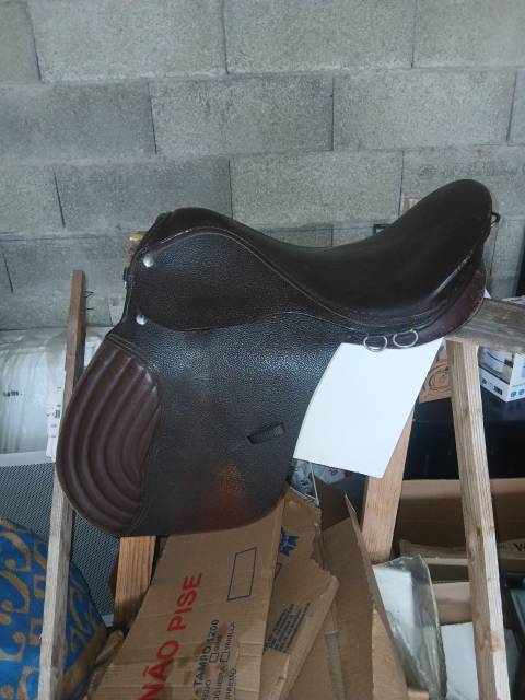 Selle appollo first 18 pouces couleur chocolat 