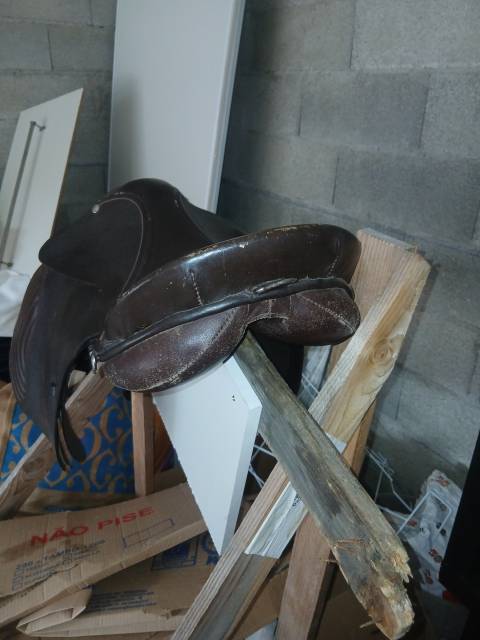 Selle appollo first 18 pouces couleur chocolat 