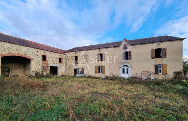 Maison et dépendances sur 9 ha proche de madiran