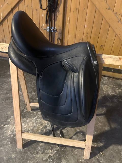 SELLE DRESSAGE DEVOUCOUX  MAKILA HARMONIE