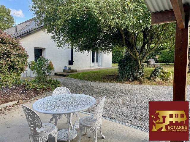 Propriété équestre, maison 130 m2, 2 hectares, boxes et carrières.