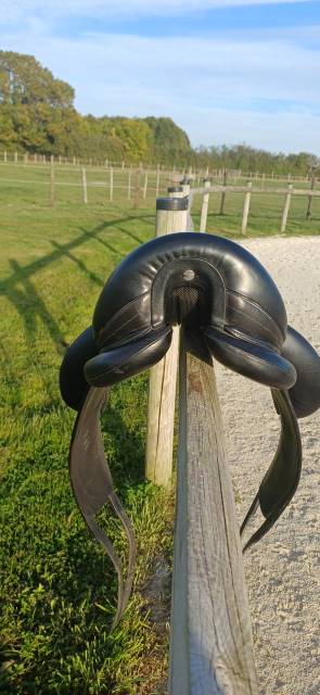 Selle de dressage Devoucoux modèle MAKILA HARMONIE S