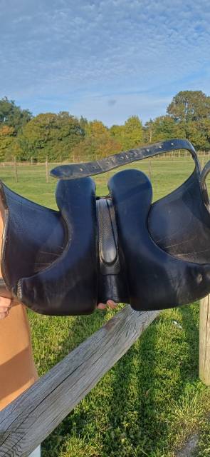 Selle de dressage Devoucoux modèle MAKILA HARMONIE S