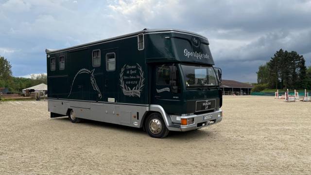 Camion pour chevaux man