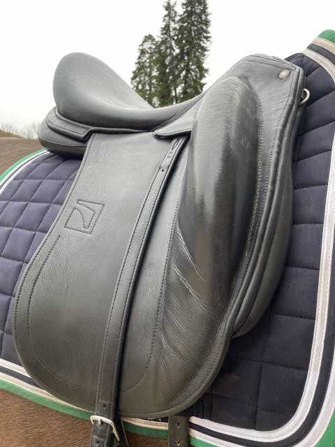 Selle dressage CHILDERIC modèle DPL 2 Taille 17.5