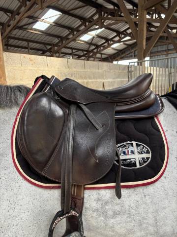 Selle ikonic avec étrivières 17.5