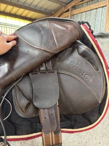 Selle ikonic avec étrivières 17.5