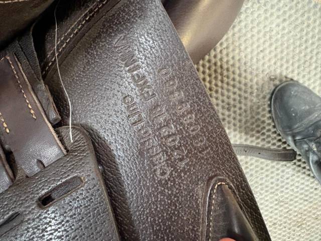 Selle ikonic avec étrivières 17.5