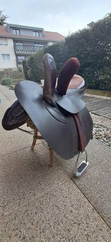 Selle amazone entièrement équipée 