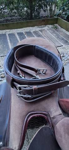 Selle amazone entièrement équipée 